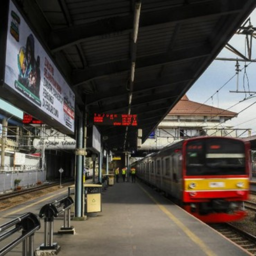 iklan di stasiun ketreta api